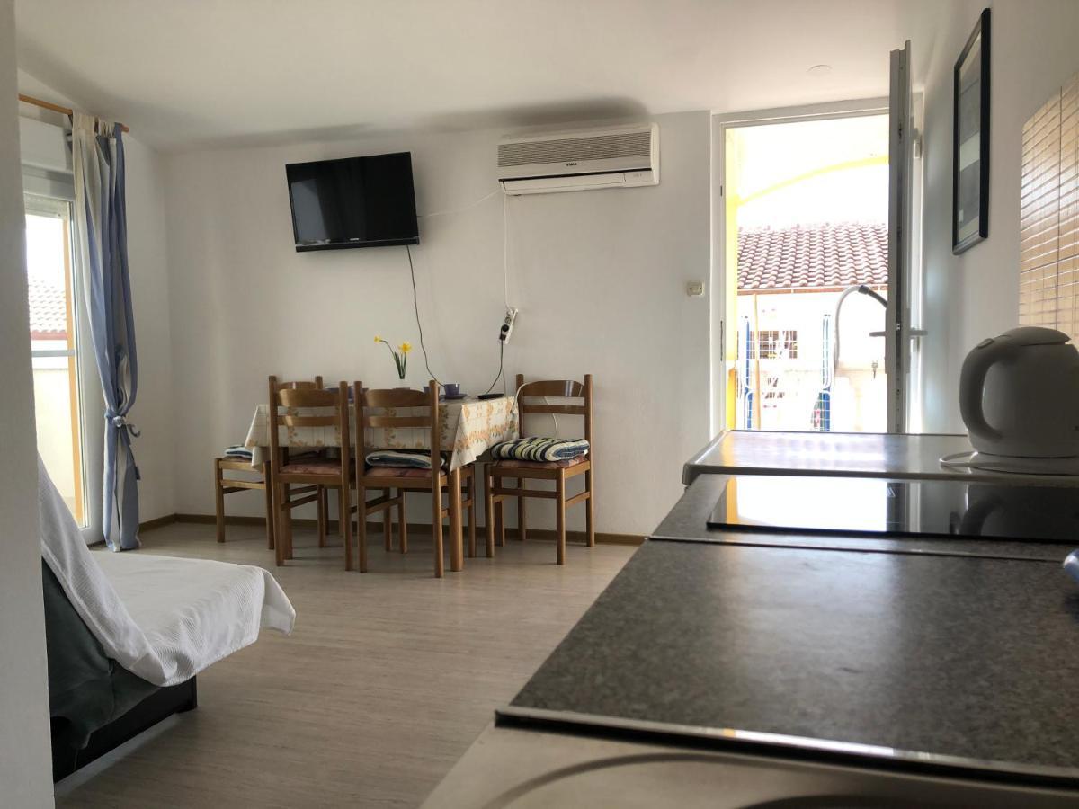 Apartments Marija Vir Ngoại thất bức ảnh